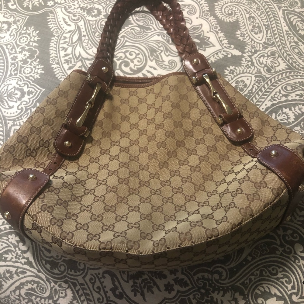 Gucci Brown Leather Pelham Tote. 100% authentic